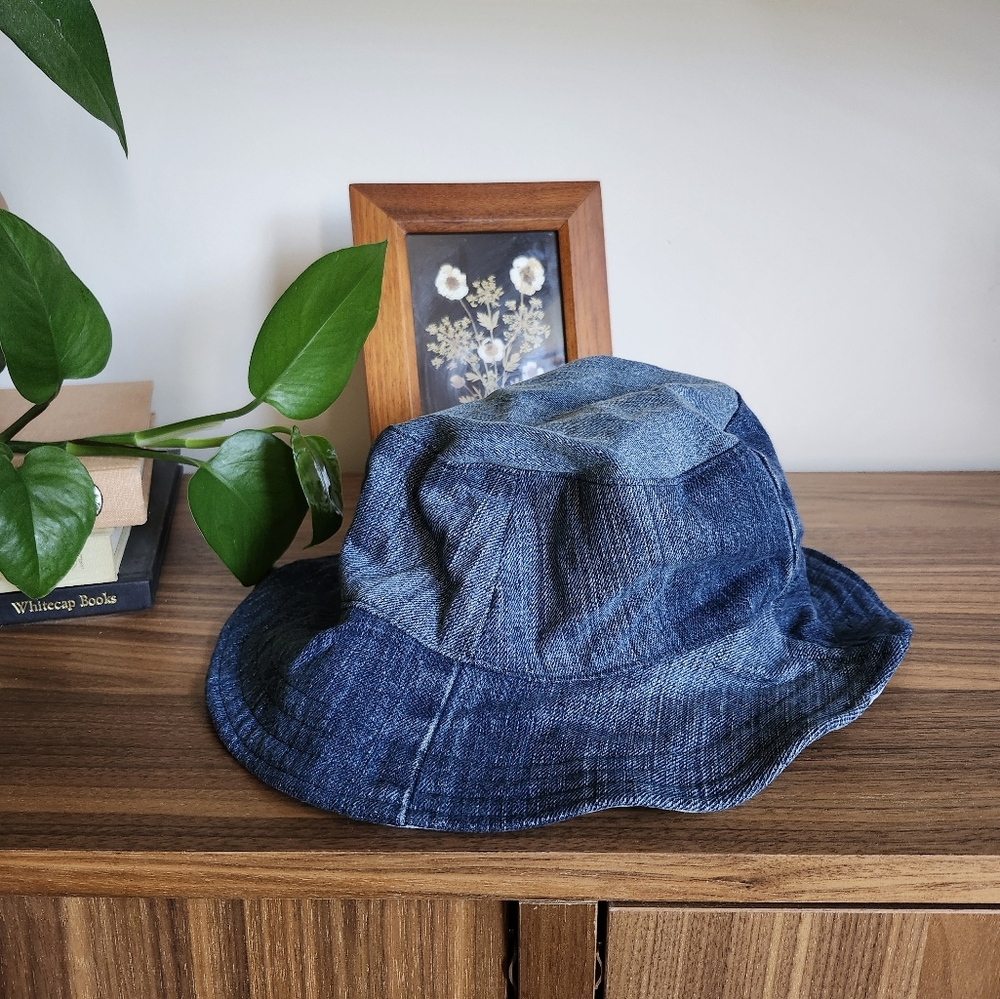 Reversible bucket hat - Picture 2 of 4